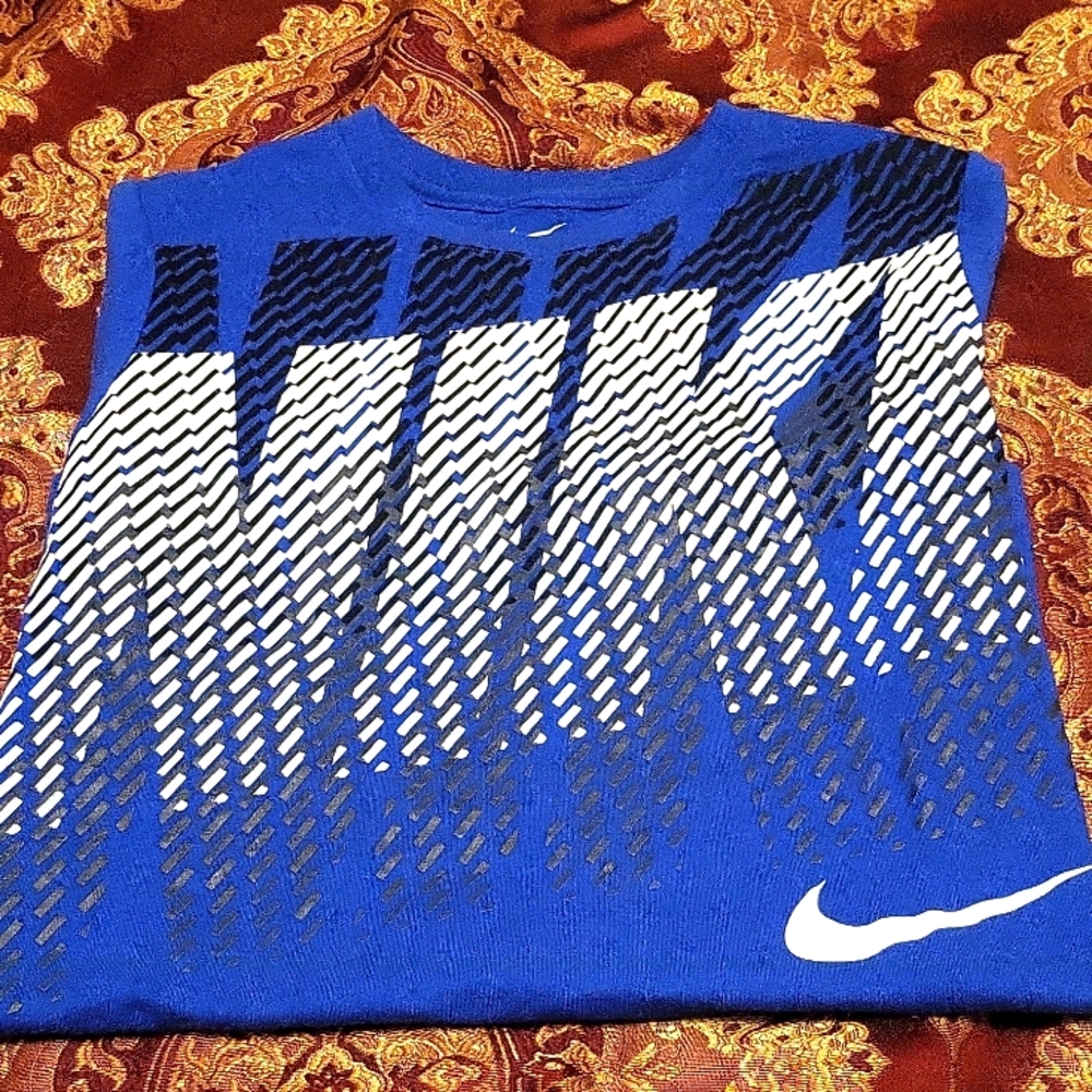 Boys Nike tee